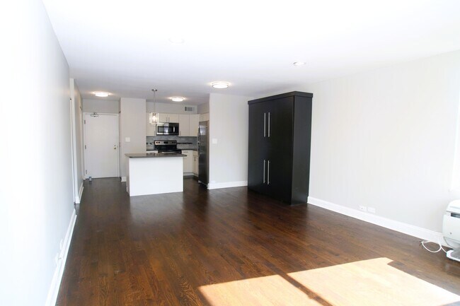 Building Photo - 30 E Elm St