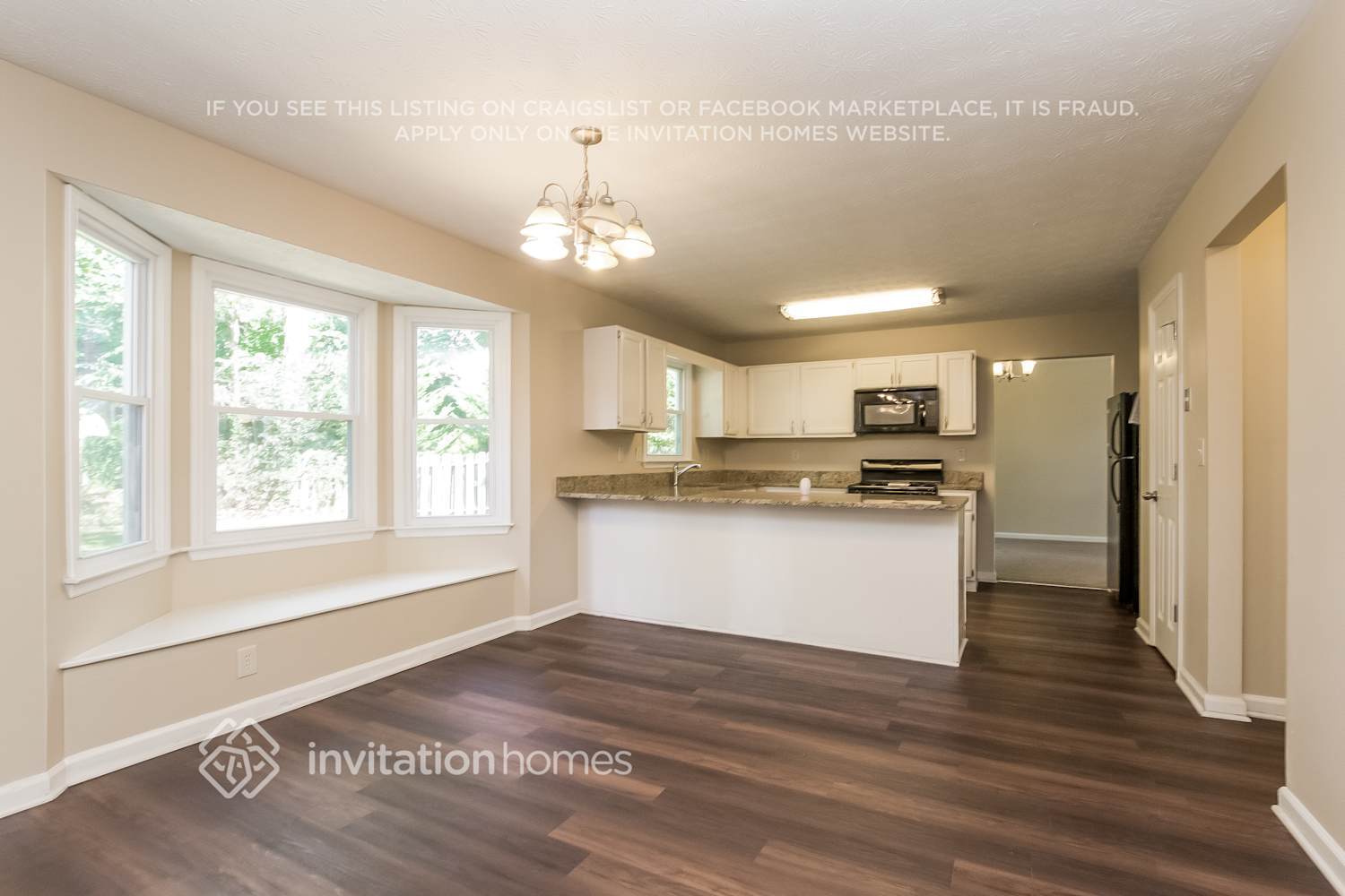 Building Photo - 10960 Pinehigh Dr