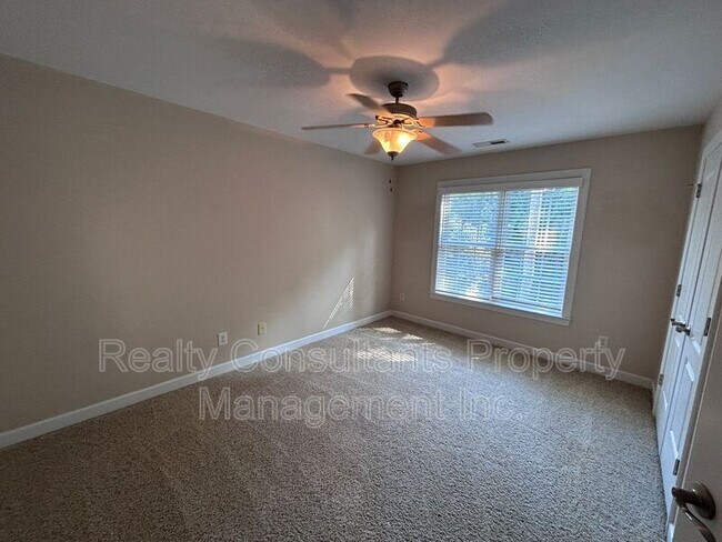 Building Photo - 4540 Pebble Lake Dr