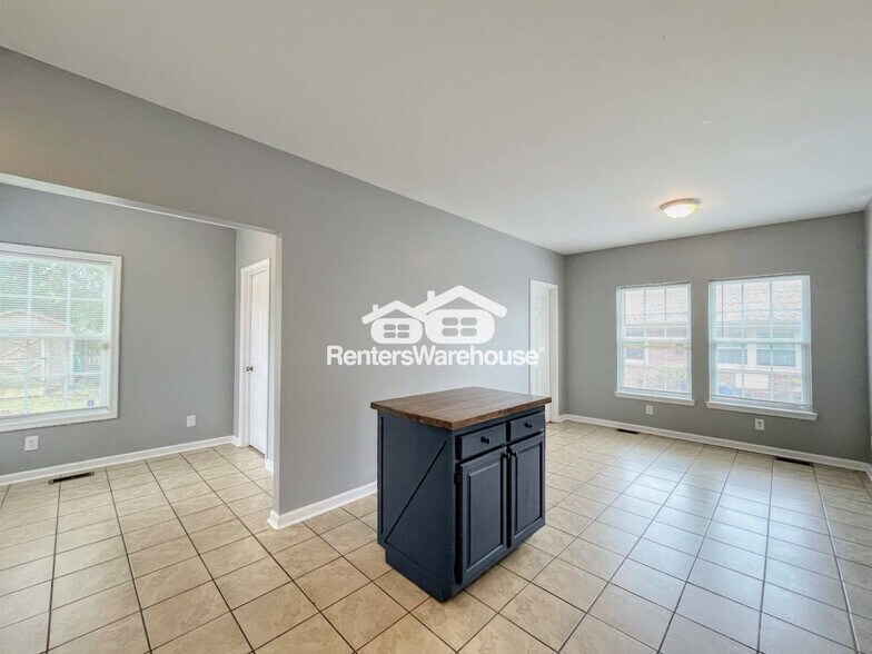 Building Photo - 227 Woodview Ave