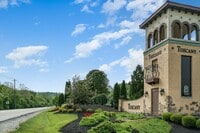 Building Photo - 2215 Rolling Hills Dr