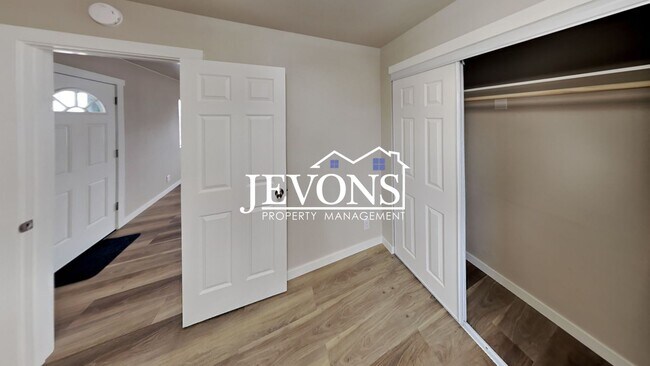 Building Photo - $500 Off First Month! 3BR Home w/ Washer & Dryer on Spacious 1-Acre Orchard Lot