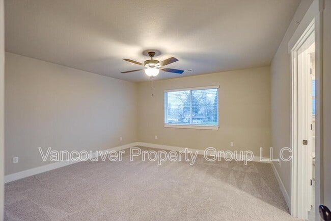 Building Photo - 2217 E Juniper Cir