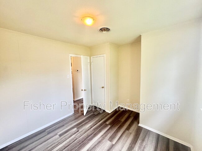 Building Photo - 2207 Beck Dr