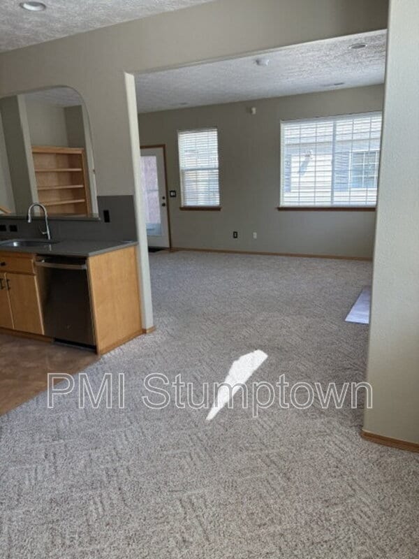 Building Photo - 14375 SE Oregon Trail Dr