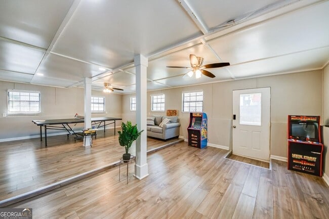 Building Photo - 6903 Doncaster Rd