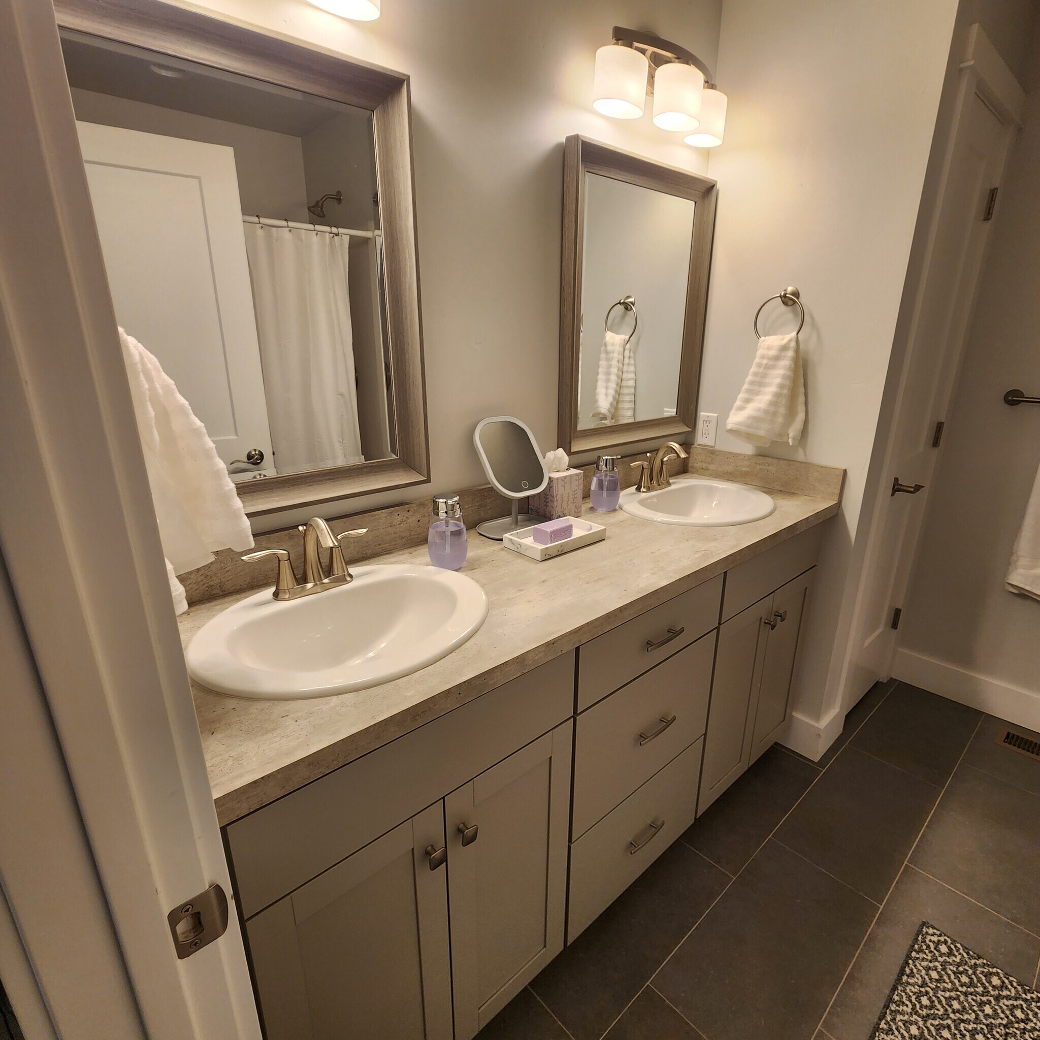 Master bath - 712 N 12th St