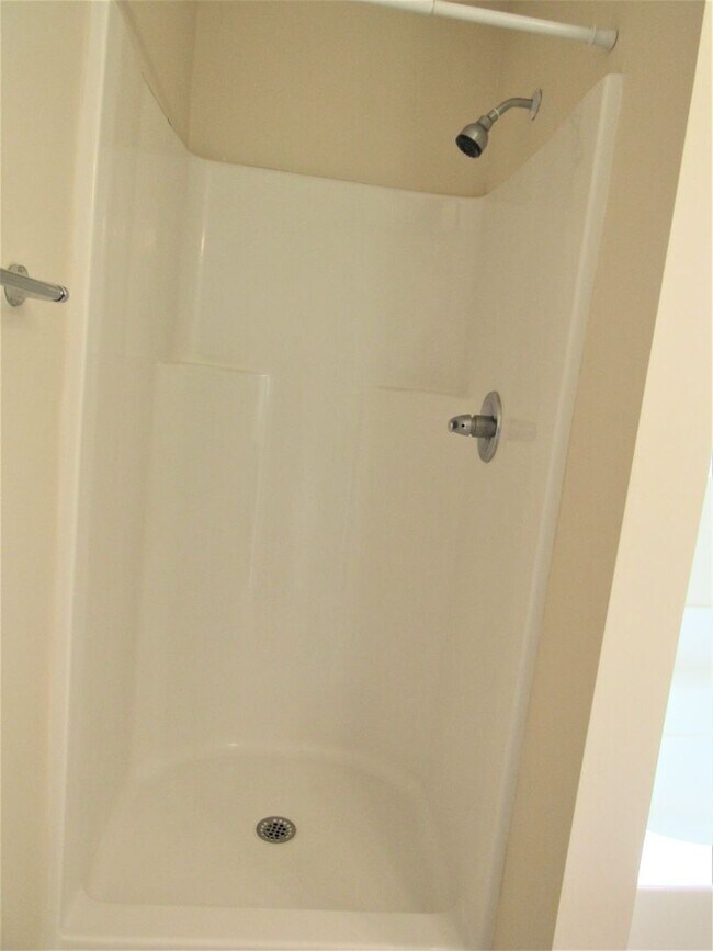 Building Photo - 136 Laredo Dr