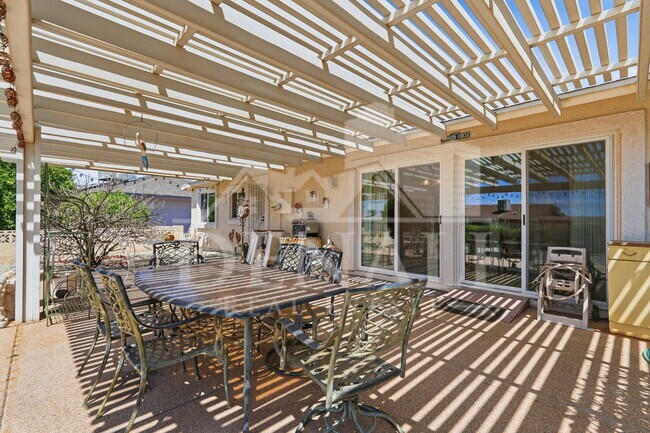 Building Photo - 9807 W Mockingbird Dr
