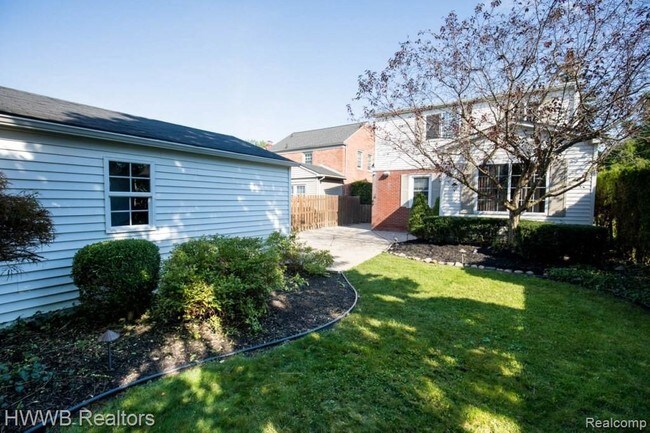 Building Photo - 1899 Hunt Club Dr