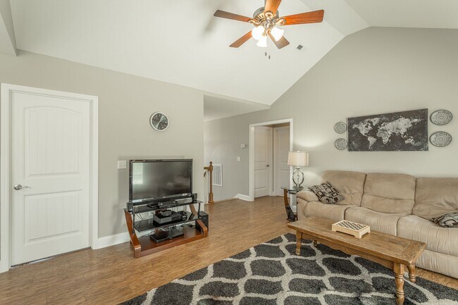 Building Photo - Beautiful Soddy Daisy Home!