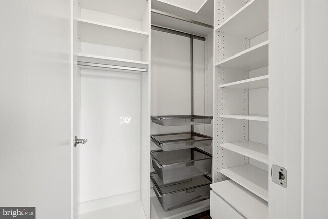 Building Photo - 44824 Tiverton Sq