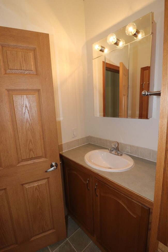 Building Photo - Spacious Home for rent!
