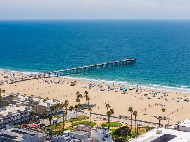Building Photo - Classic Hermosa Beach Home!