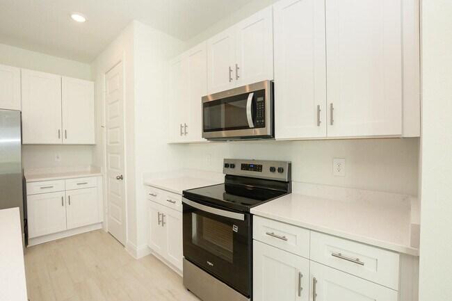 Building Photo - 6312 Cloverdale Ave