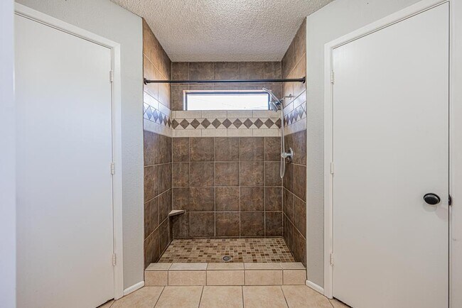 Building Photo - 105 Quail Run