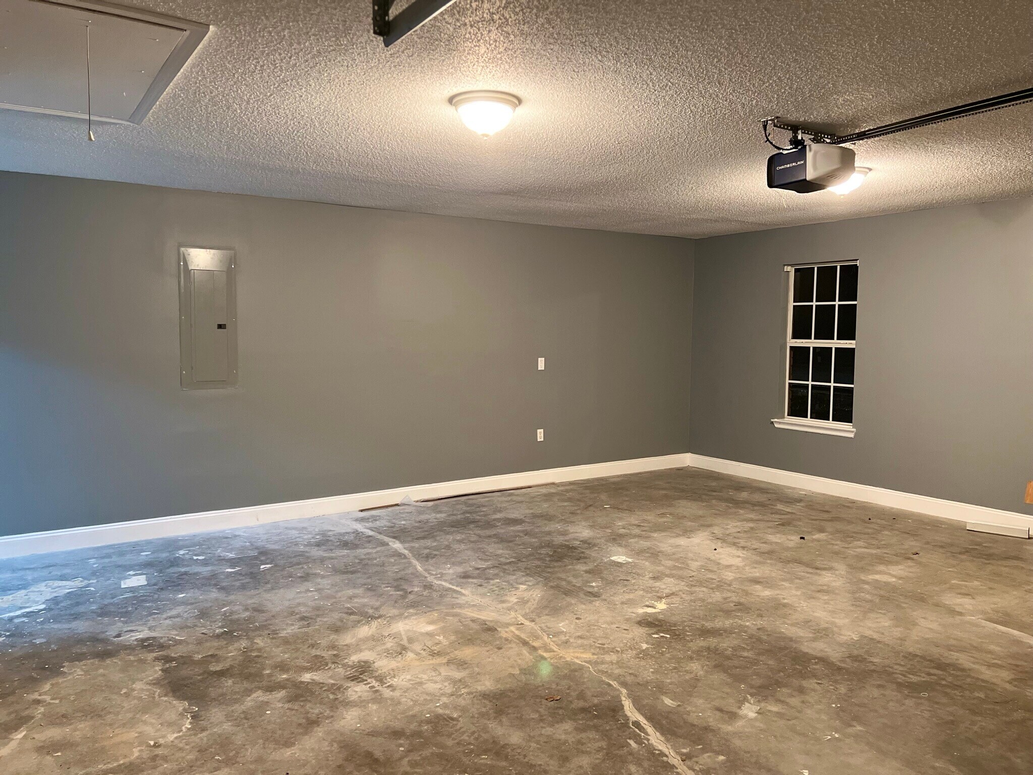 Building Photo - 112 Creekview Trl