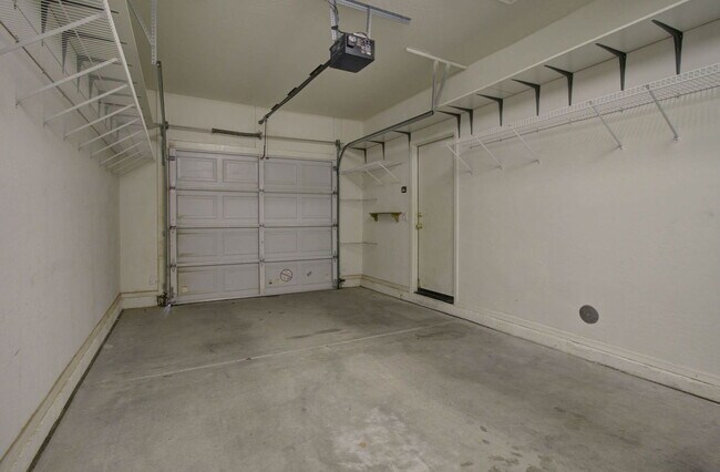 Building Photo - 2026 E County Down Dr