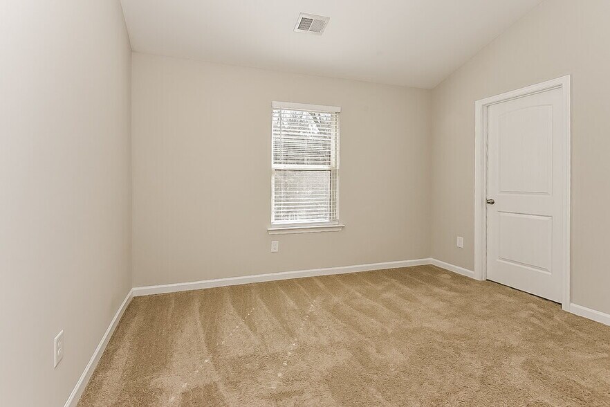 Building Photo - 28 Thunderhawk Ln