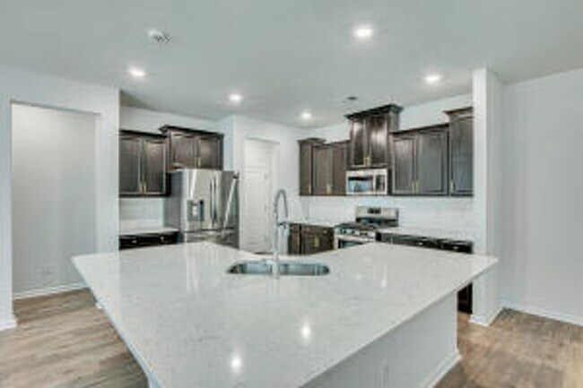 Building Photo - Available March 10th. Beautiful 6 BR/4.5 BA Home in Tanner Plantation!