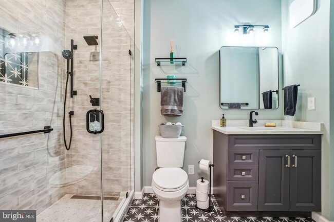 Building Photo - 27 Booth St