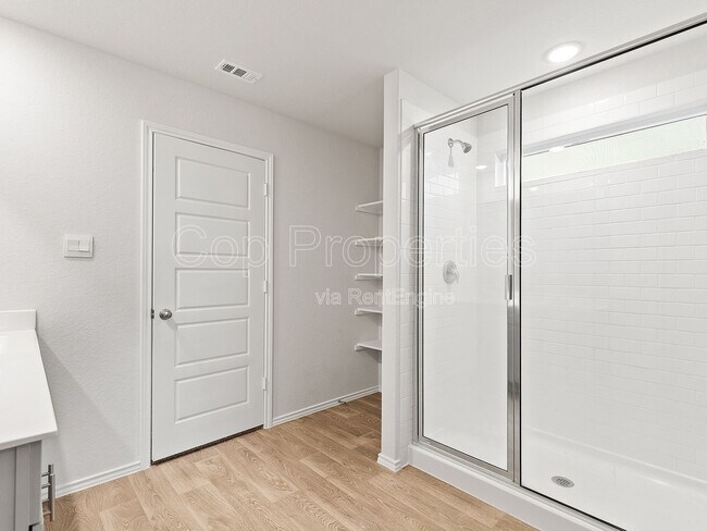 Building Photo - 374 Wayne Way