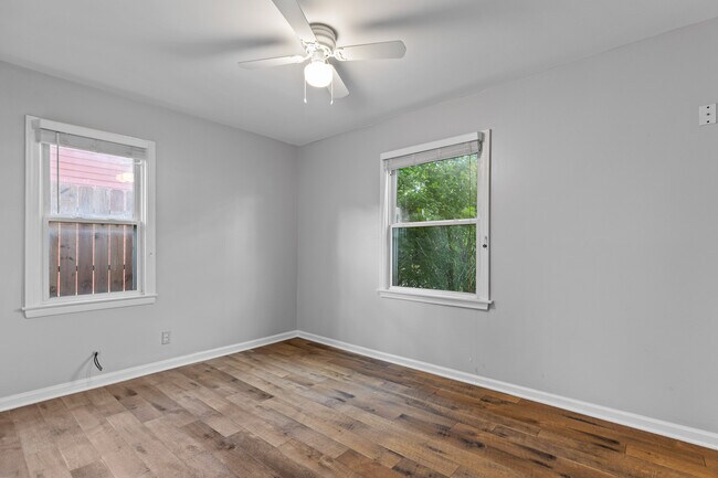 Building Photo - 3915 Linwood Ave