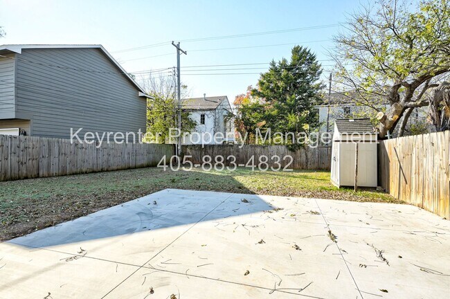 Building Photo - N Gatewood Ave Duplex