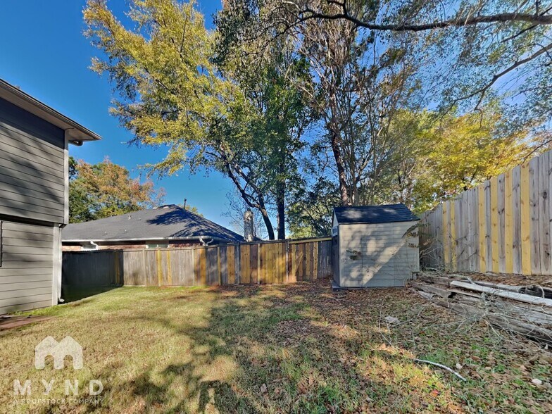 Building Photo - 275 Indian Falls S