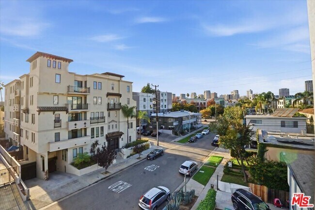 Building Photo - 1820 Prosser Ave