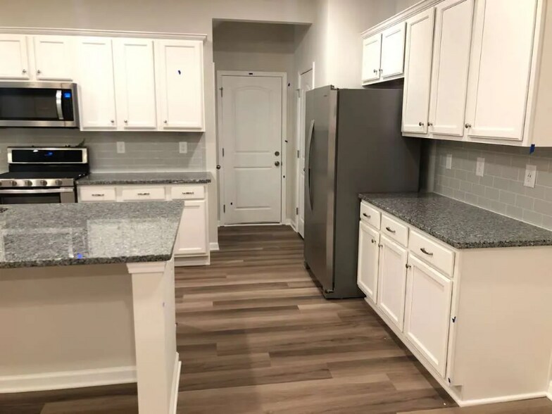 Building Photo - 3131 Glenn Hope Wy