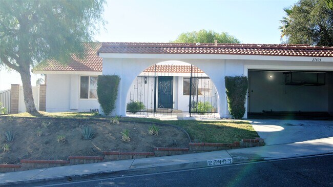 Building Photo - 27403 Garza Dr