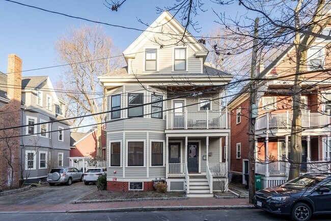 Building Photo - 16 Traymore St