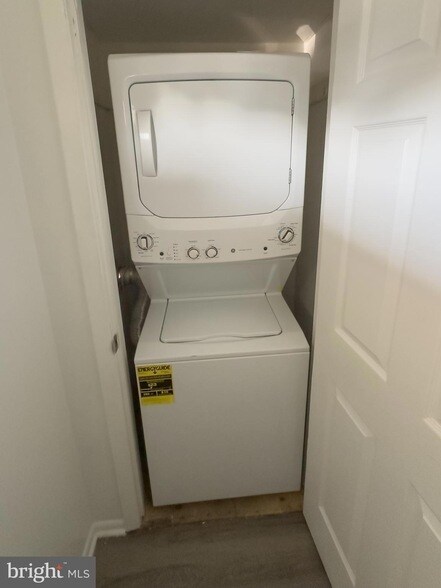 Building Photo - 303 Dove Ct