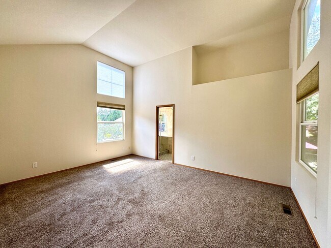 Building Photo - 12726 Plateau Cir NW