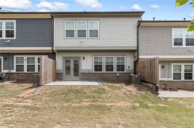 Building Photo - 649 Isom Walk