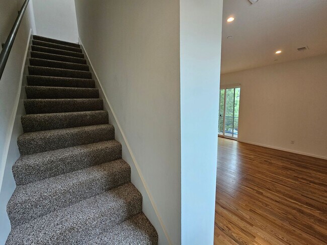 Building Photo - Minutes from Downtown, Uptown, Henderson, ...