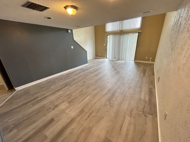 Building Photo - 6901 Lagoon Dr