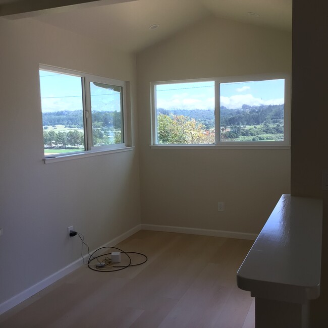Building Photo - 525 Pini Rd