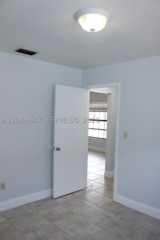Building Photo - 2728 W 74th St