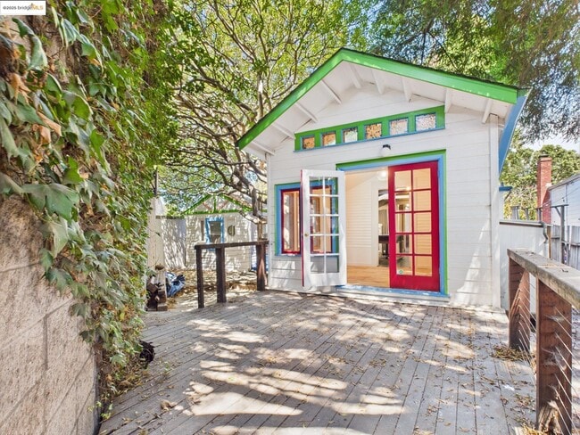 Building Photo - 1545 Mariposa St