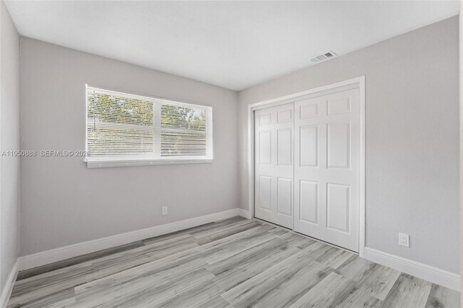 Building Photo - 3303 NW 37th Ave