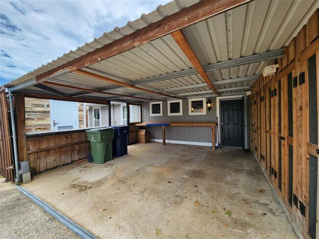 Building Photo - 1029 Wakefield Dr