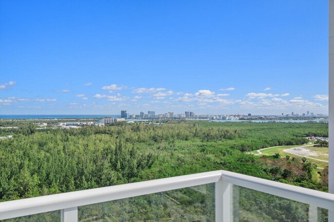 Building Photo - 15051 Royal Oaks Ln