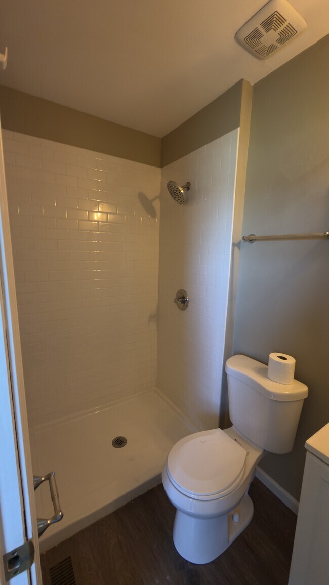 Building Photo - 40 S Hillview Dr