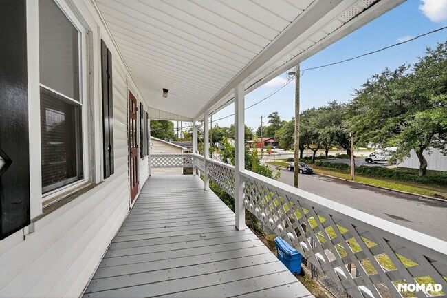 Building Photo - 304 1/2 Marstellar St