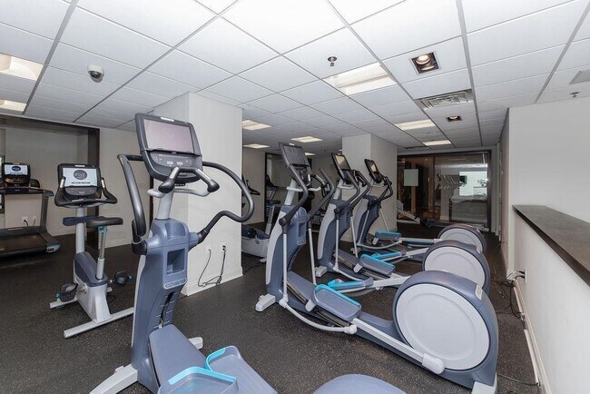 Building Photo - 102 Christopher Columbus Dr