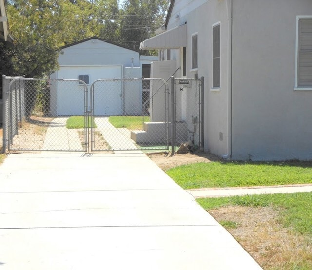 Building Photo - 926 Campus Ave