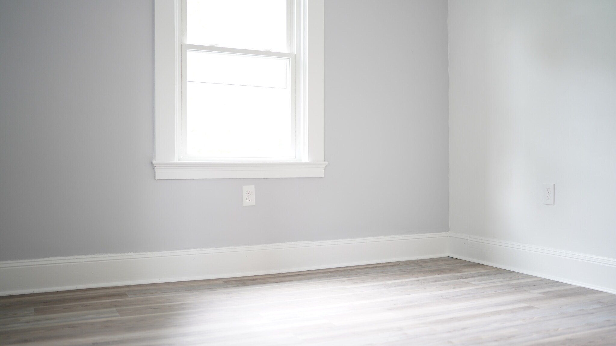 Building Photo - 3370 Parkview Ave