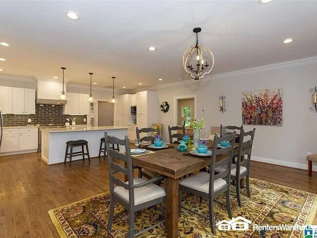 Building Photo - Remarkable 5 bedroom 6 bathroom estate loaded with charm